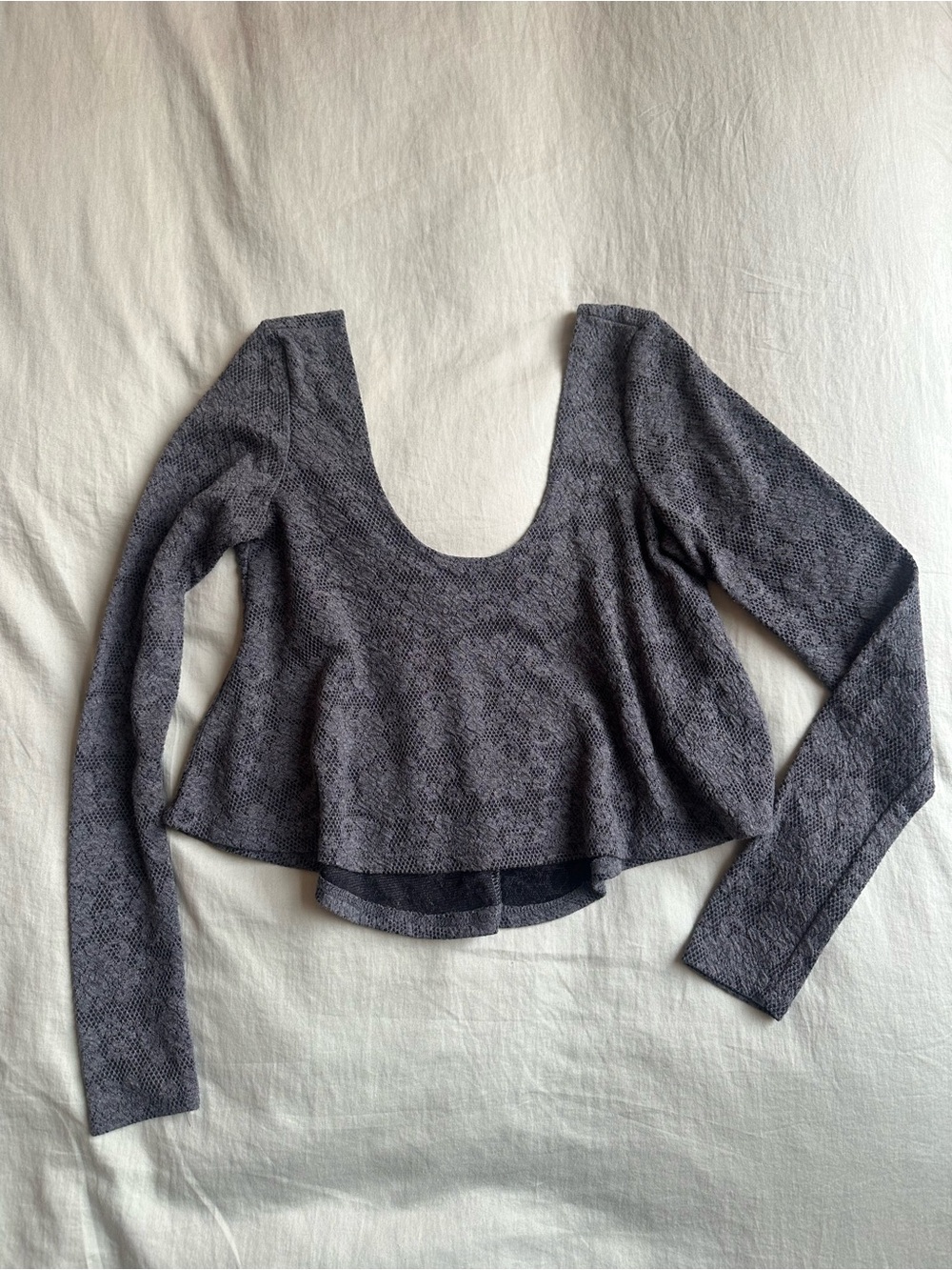 Kimchi Blue Vintage Gray Scoop-Neck Long Sleeve Crop Top